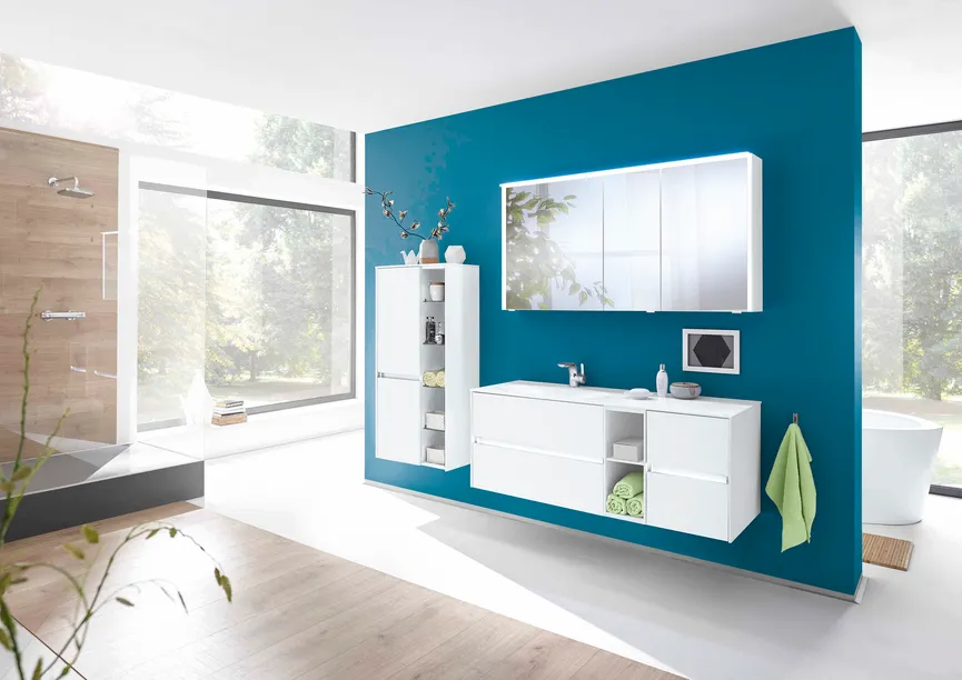 *Midischrank li. milieu