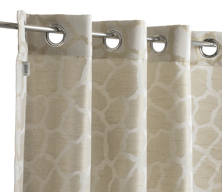 Ösenschal SW-Giraffe detail