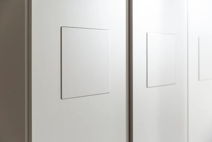 Drehtürenschrank 4-trg. detail