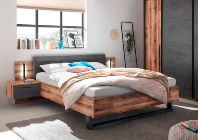 Bett mit Nachttischen