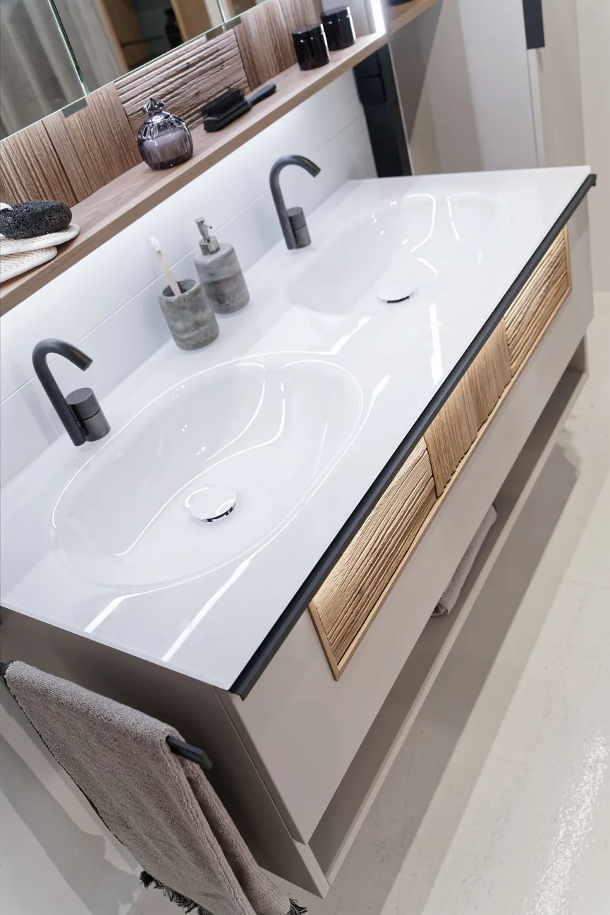 *Waschtischkombination detail