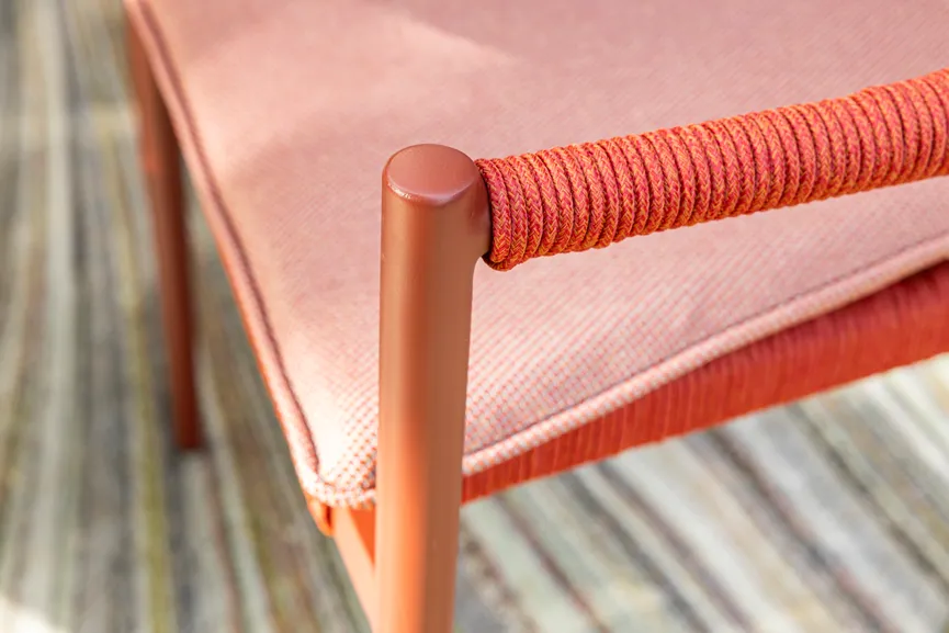 ** Armlehnstuhl stapelbar detail