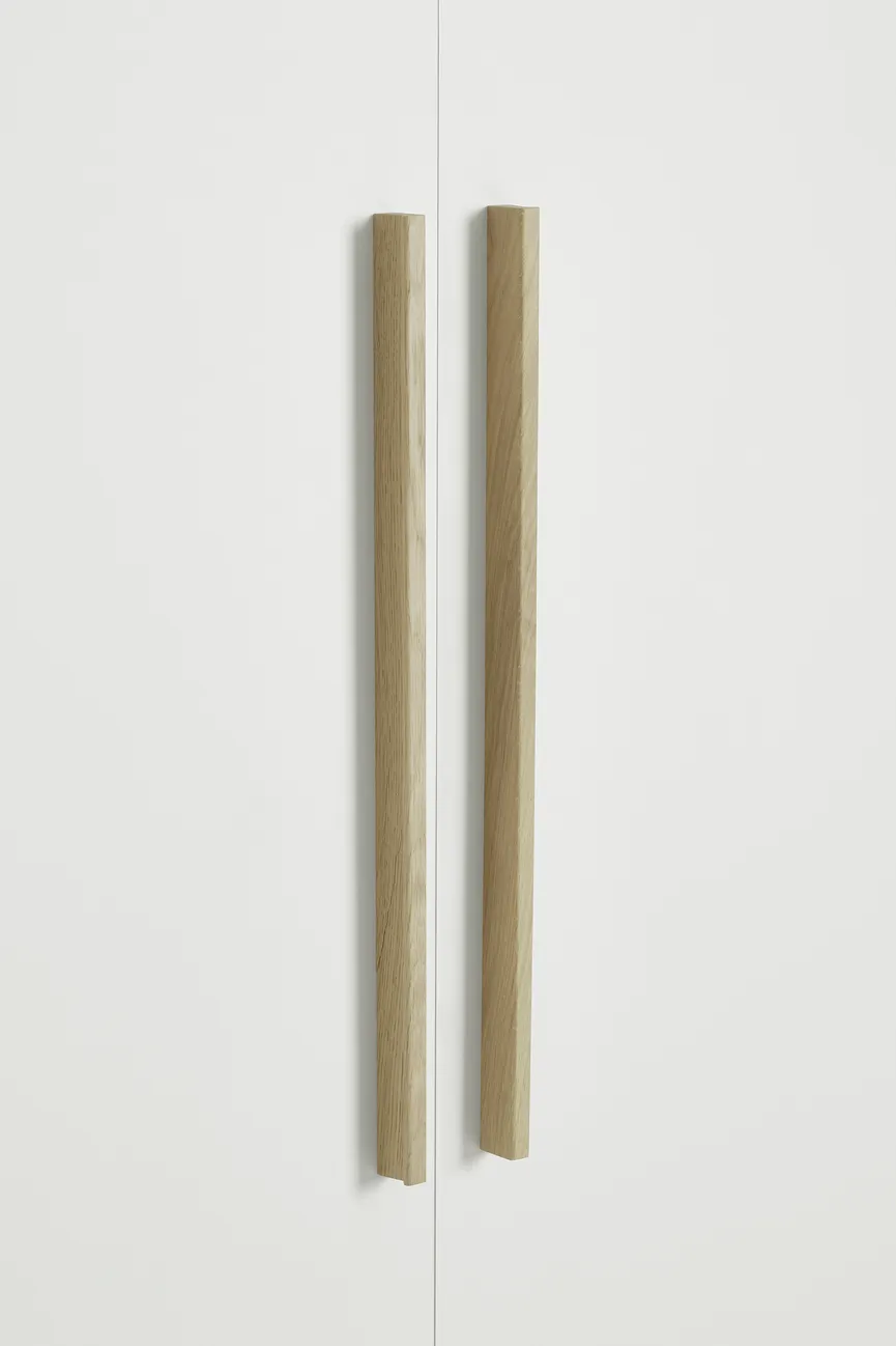 Kleiderschrank 4-trg. detail