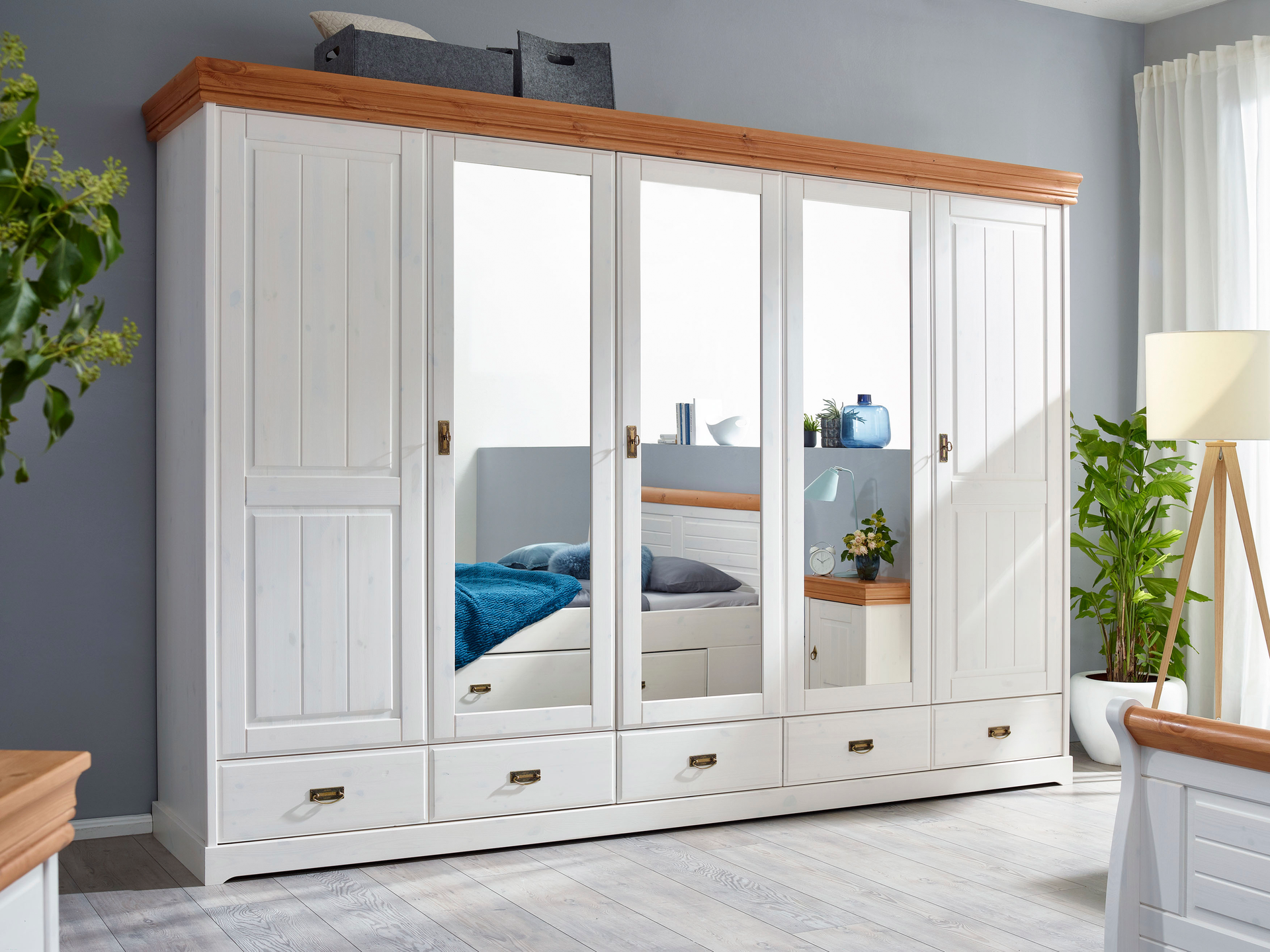 Kleiderschrank