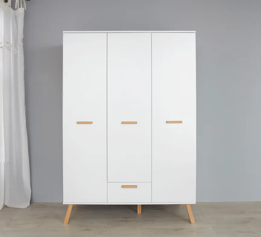 Kleiderschrank 3-trg. material_farbe
