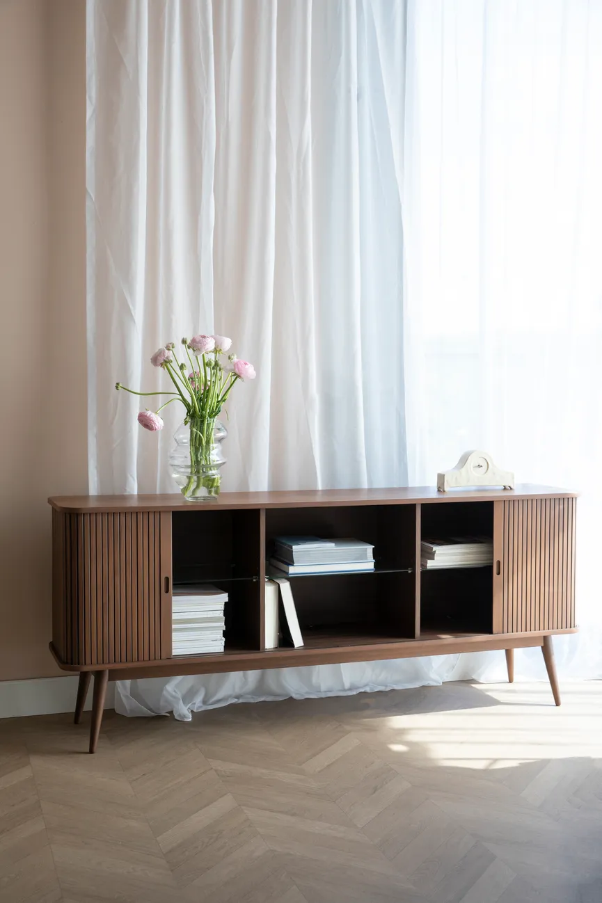 Sideboard milieu