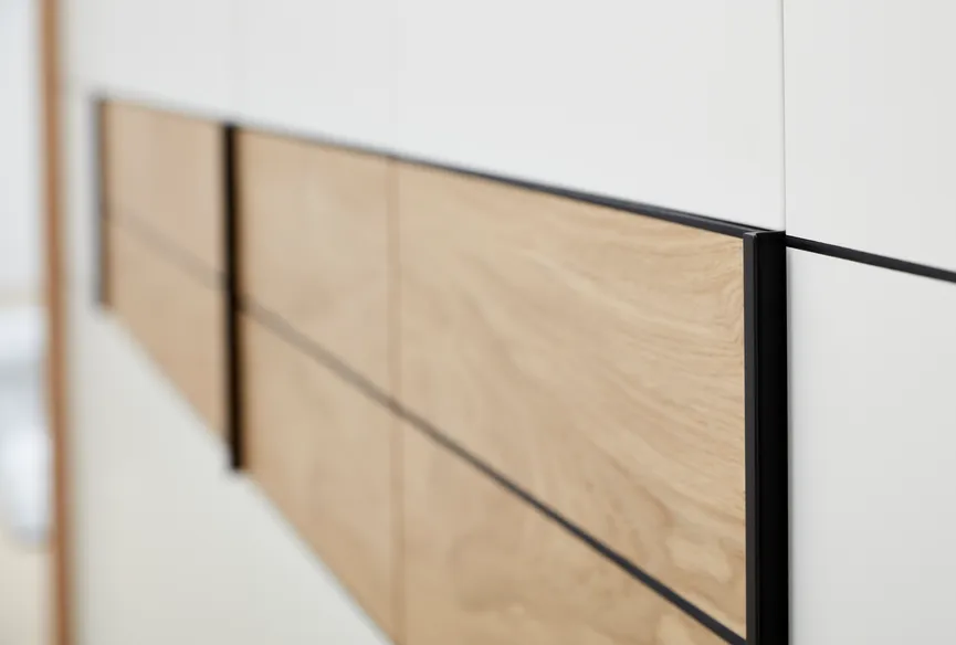 Drehtürenschrank 6-trg. detail
