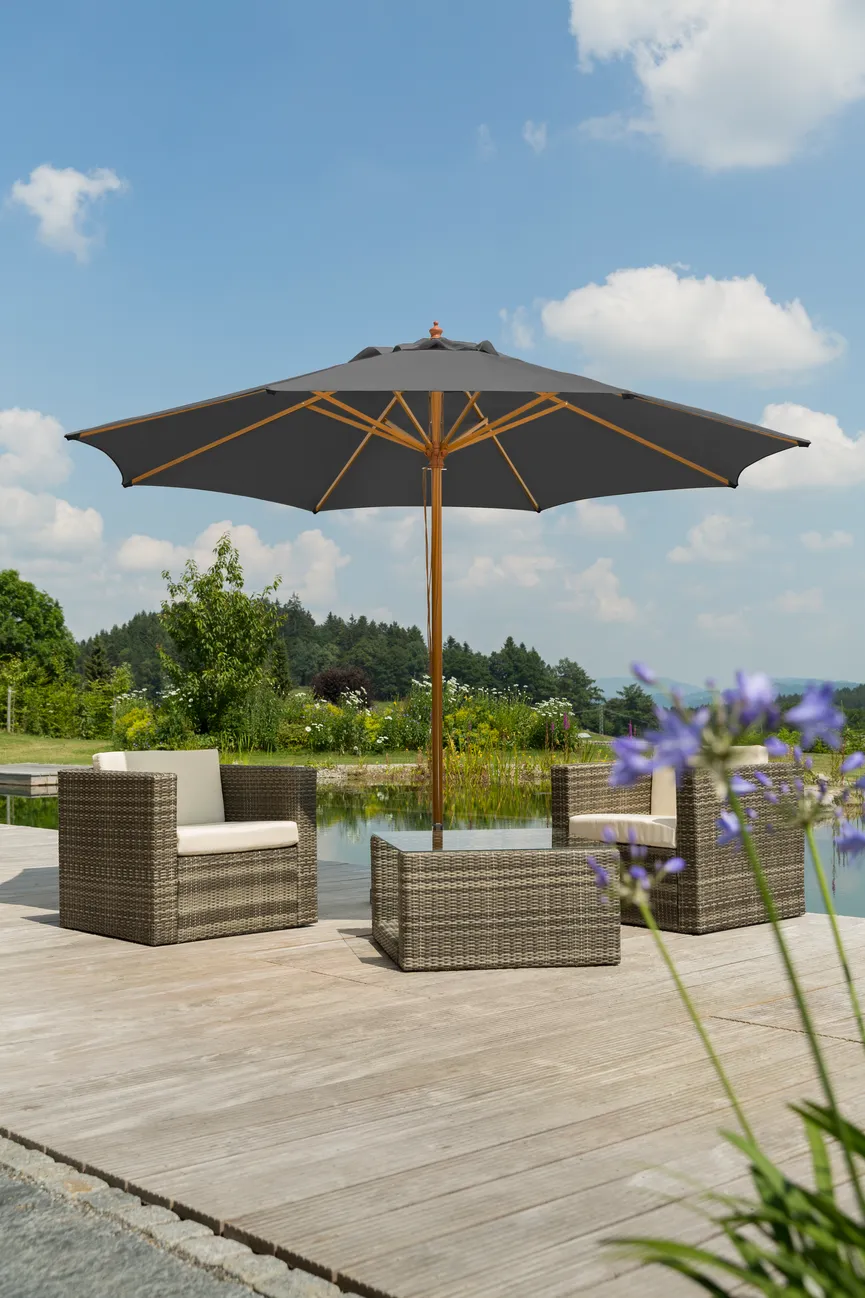 Alu-Schirm in Holzoptik milieu