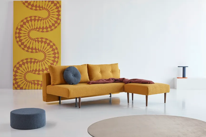 Sofa dunkles Holz detail