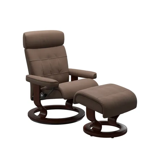 Sessel mit Hocker
