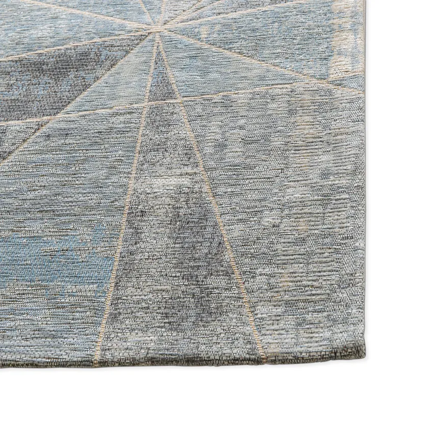 ** Vintage detail