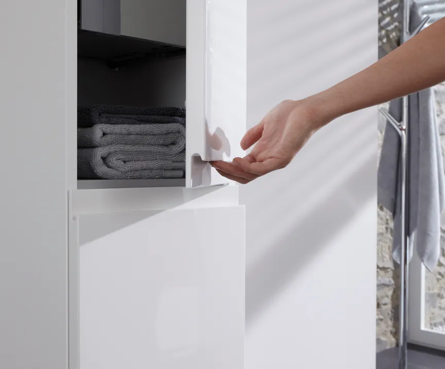 *Hochschrank ohne Chromkante detail