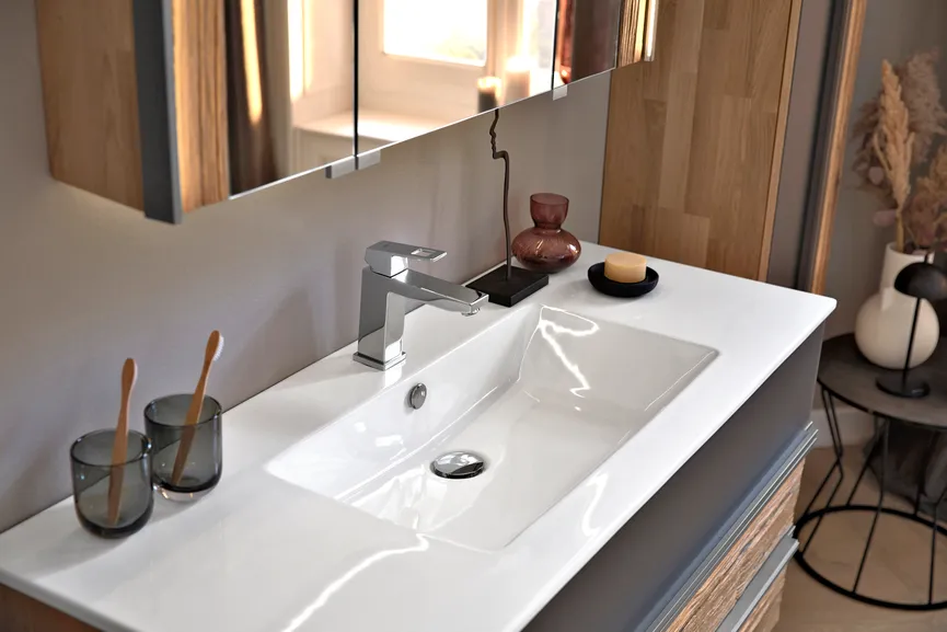 *Vorzug Waschtischkombination detail