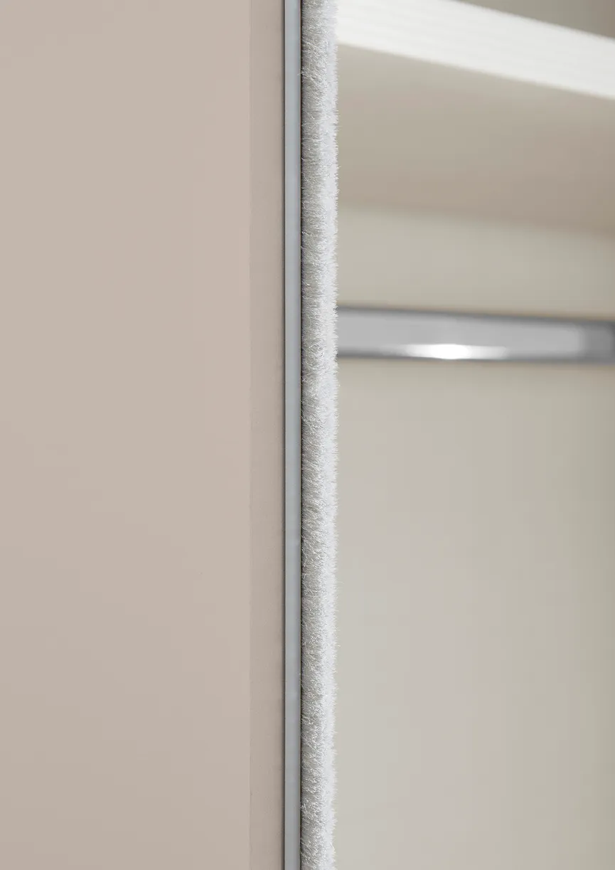 Schwebetürenschrank 3-trg. detail