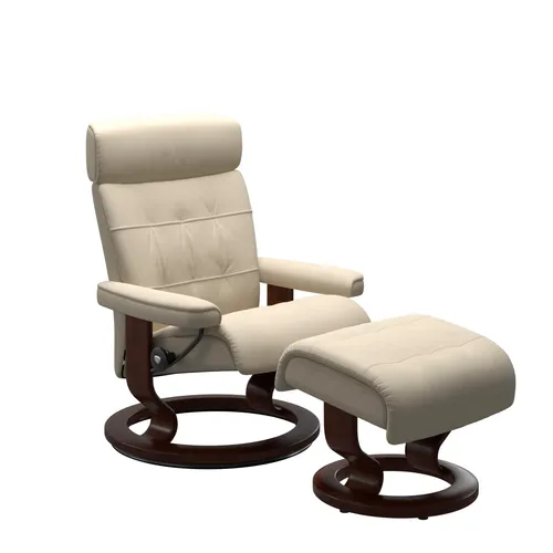 Sessel mit Hocker