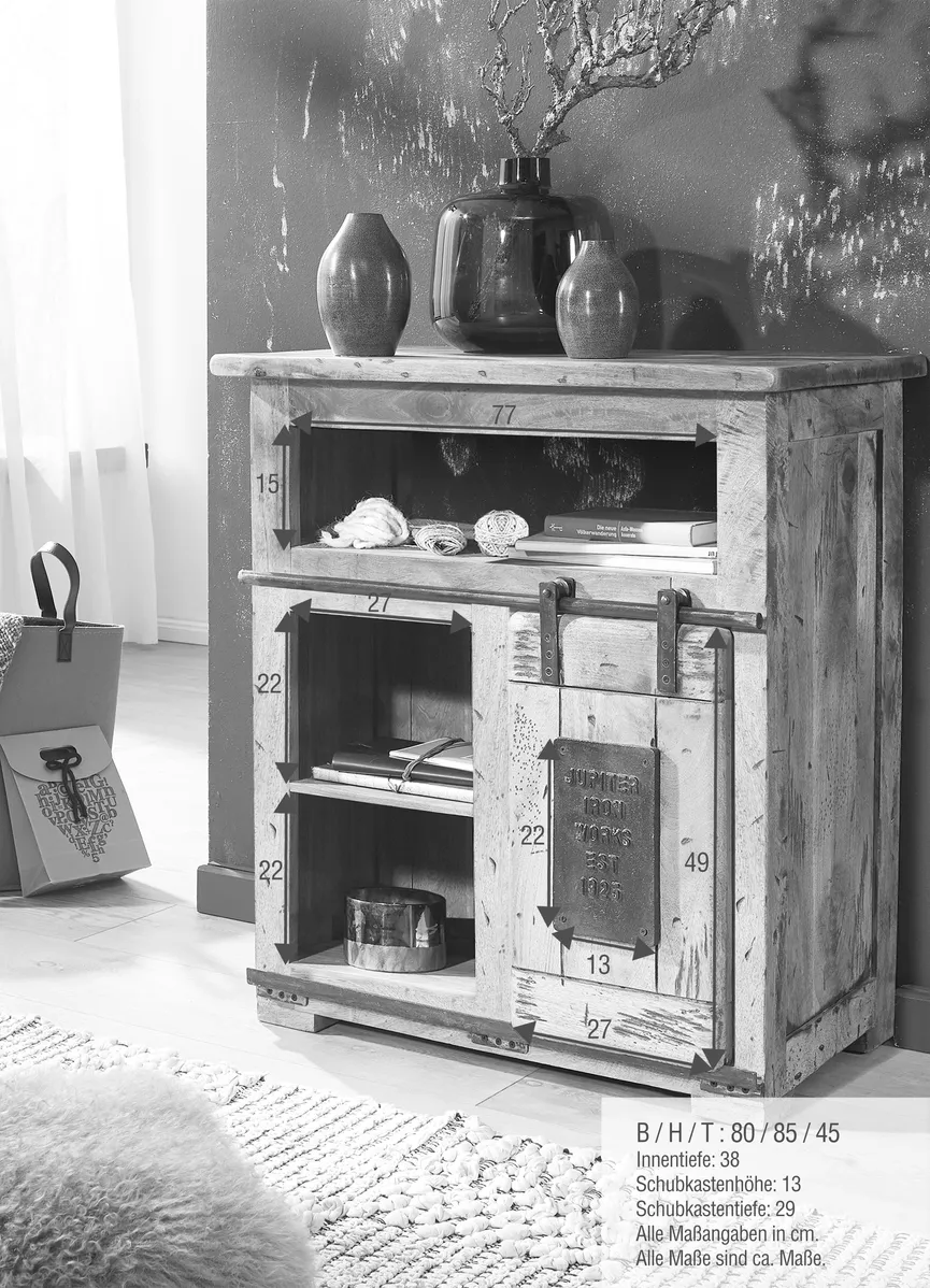 Sideboard VII detail