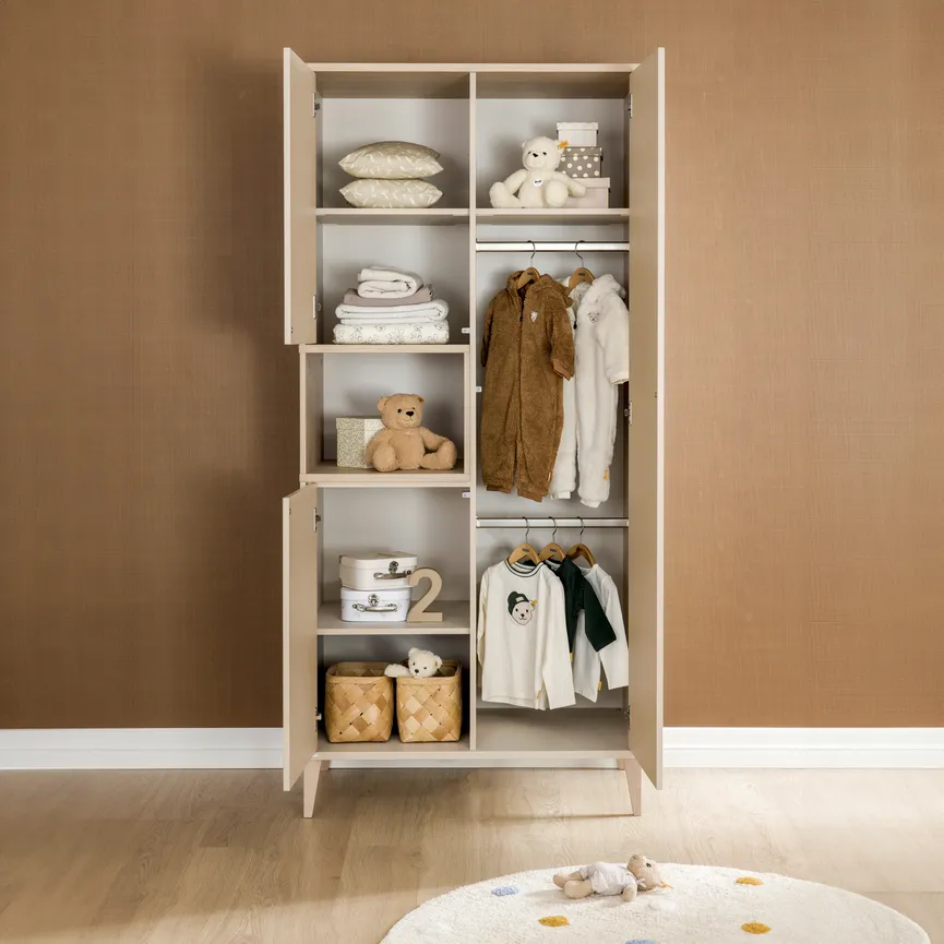 Kleiderschrank 3-trg. detail