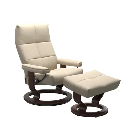 Sessel mit Hocker