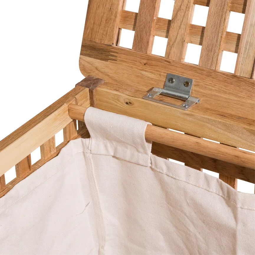 Kleidertruhe detail