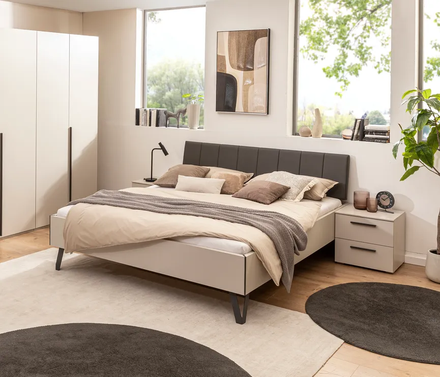 Bett 180x200 cm milieu