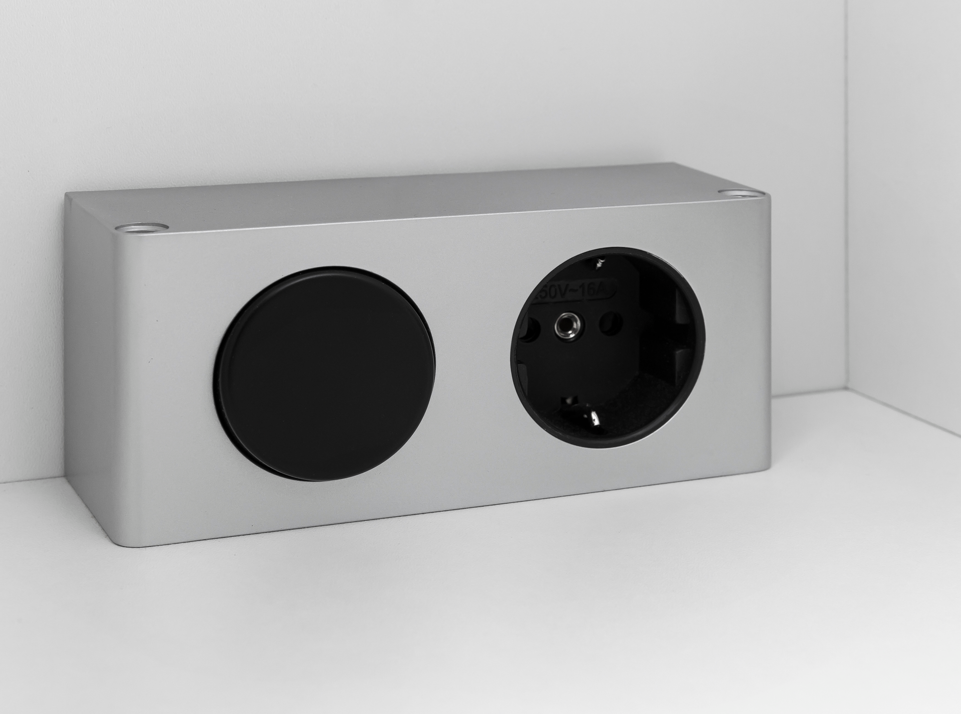 *Spiegelschrank detail