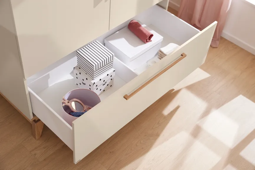 Kleiderschrank 2-trg. detail