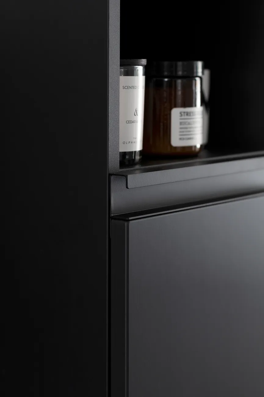 *Hochschrank links detail