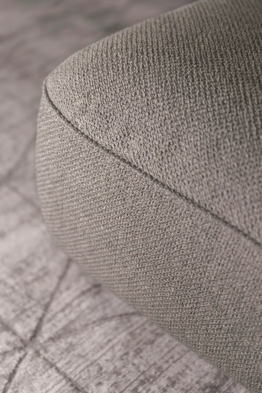 Poga mit Tisch detail