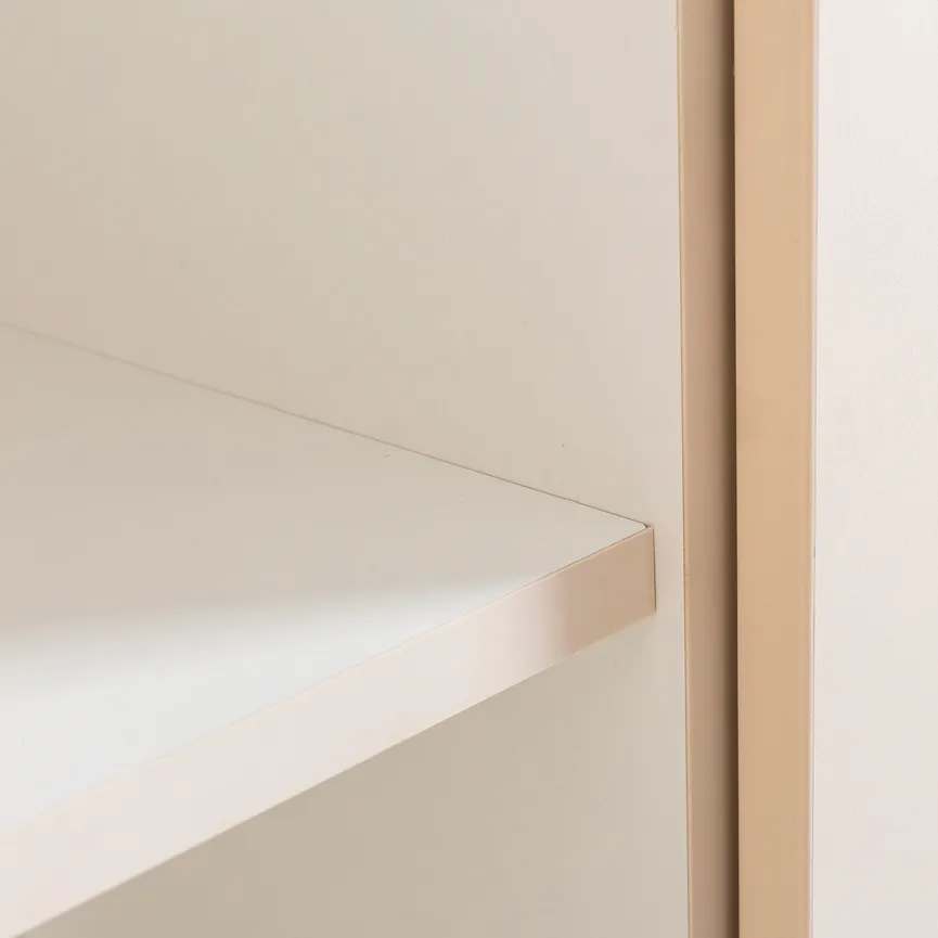 Kleiderschrank 3-trg. detail