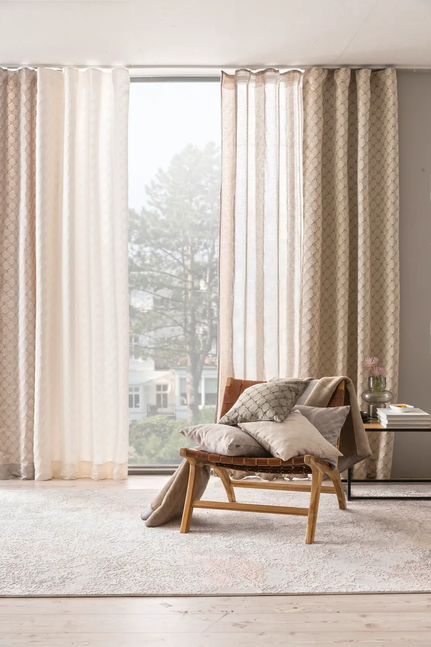 Dekoschal J!Fina milieu