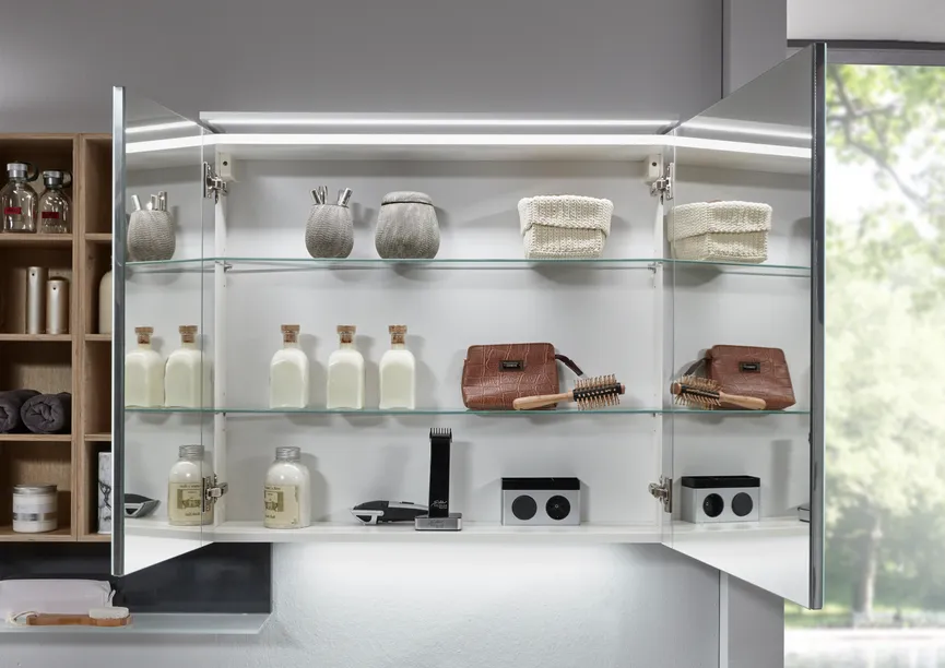 *Spiegelschrank detail