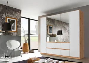 Kleiderschrank