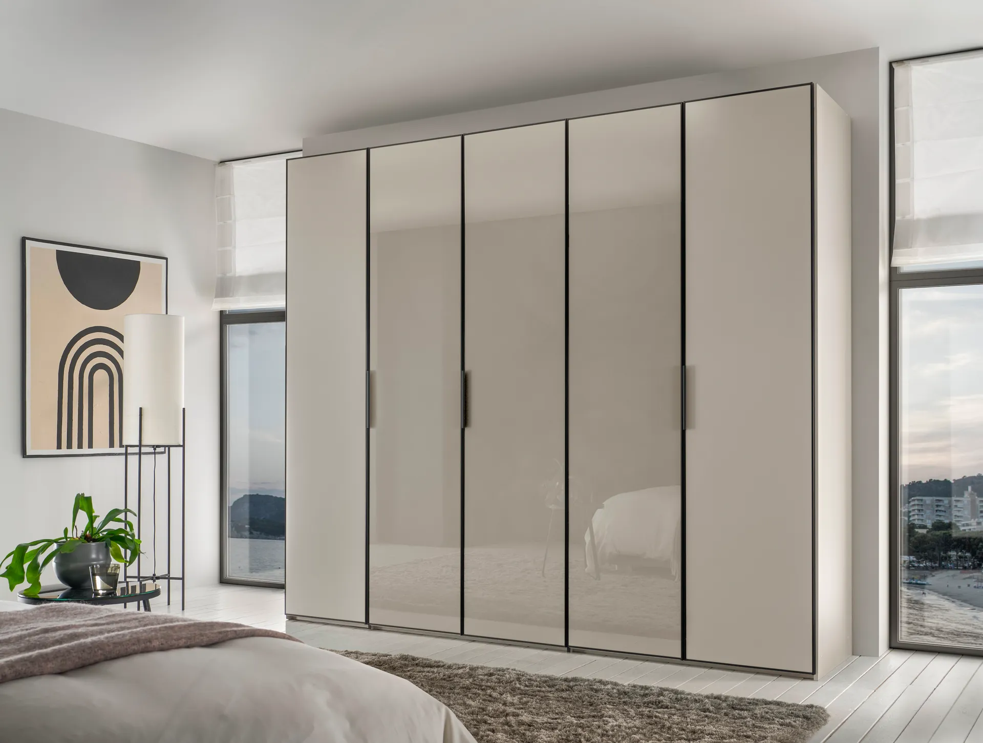 Drehtürenschrank