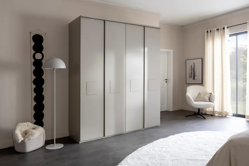 Drehtürenschrank 4-trg. hauptaufnahme