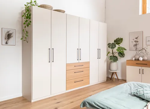 Kleiderschrank