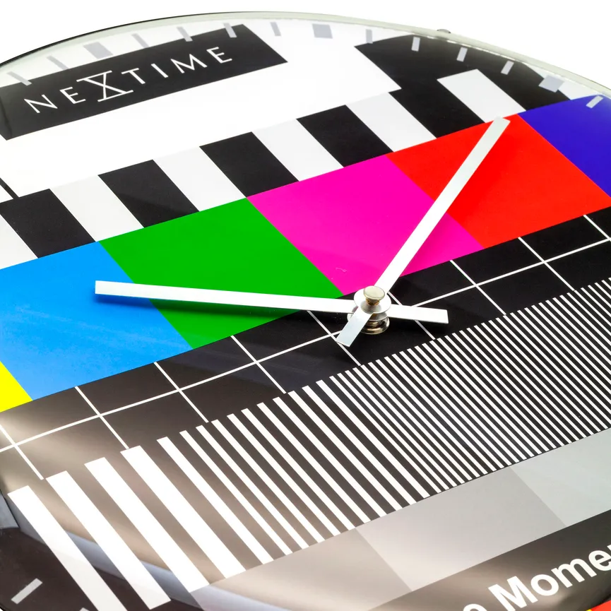 Quarzwanduhr "Testpage Dome" detail