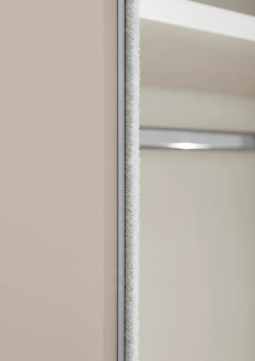 Schwebetürenschrank 3-trg. detail