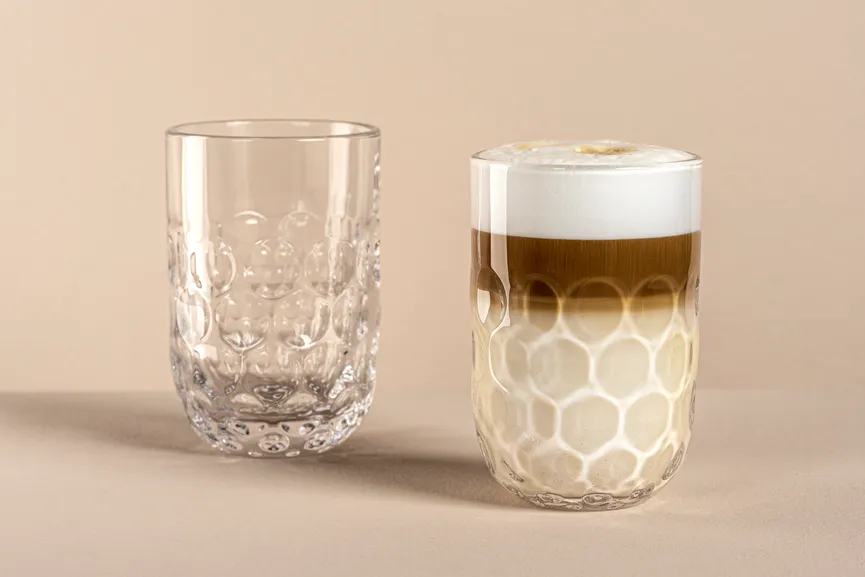 Latte Macchiatto Becher milieu