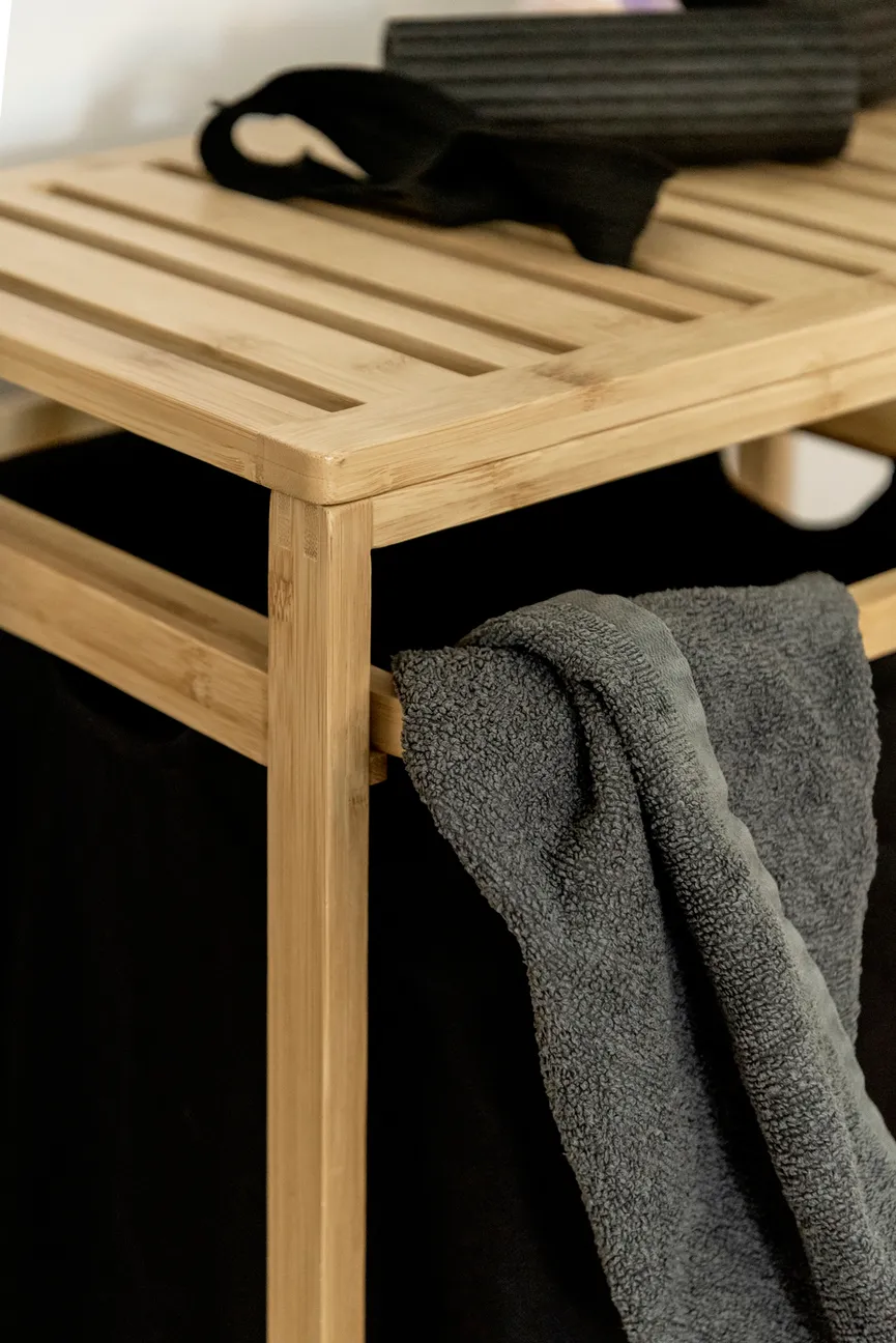 Regal mit Wäschesammler Ecori detail