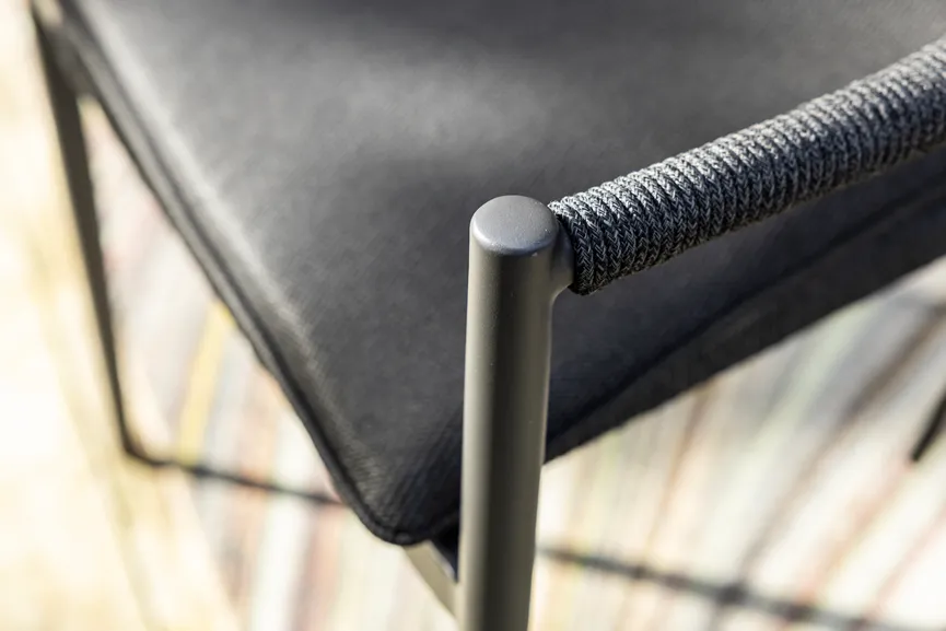 ** Armlehnstuhl stapelbar detail