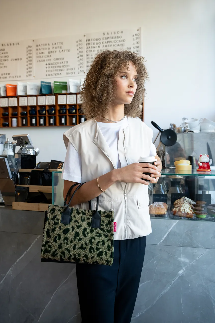 Daily Shopper milieu